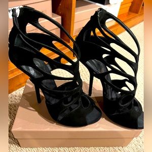 Black suede Gianvito Rossi caged heel. Size 42.